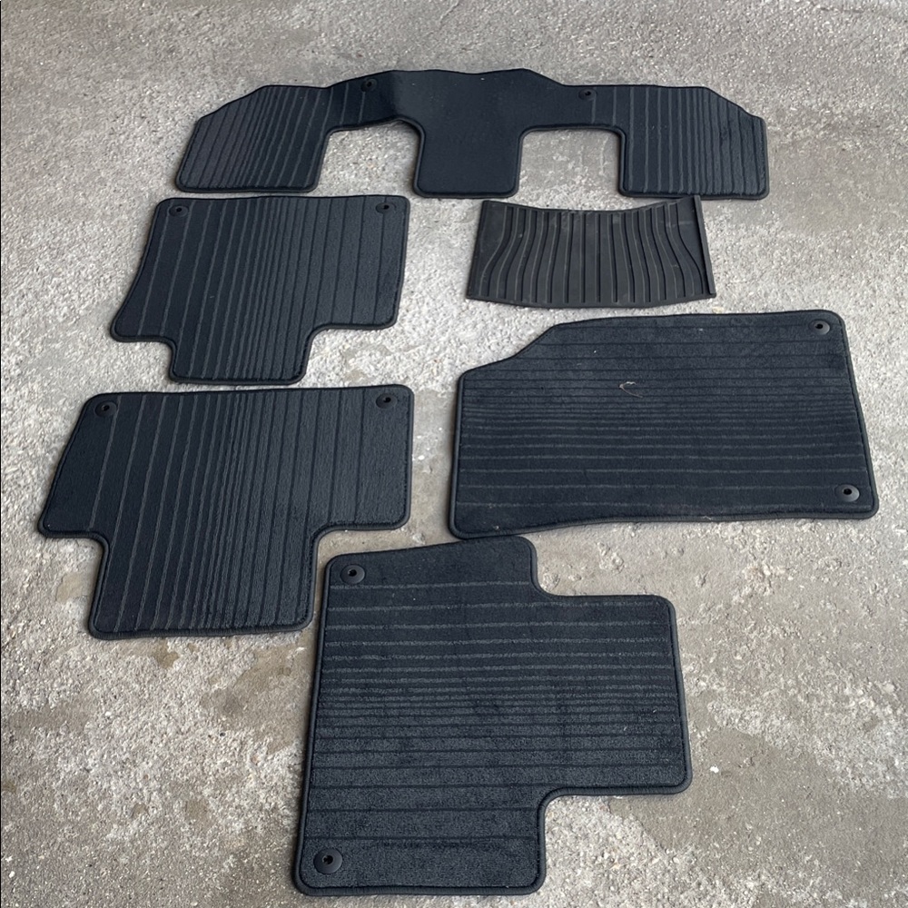 Volvo Black Car Mats- NEW